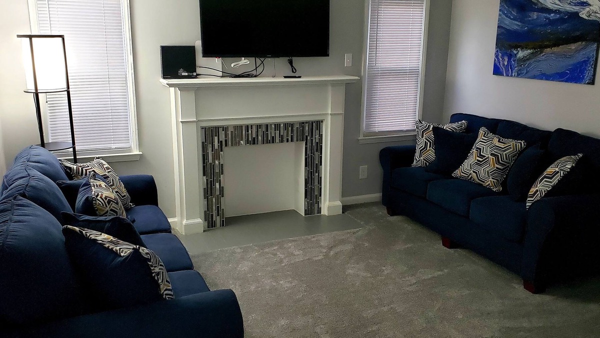 Detroit House | HELLO DETROIT! Welocme to our newly renovated 3 bedroom home -14mins to downtown