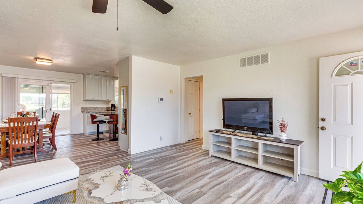 Hemet House | Hemet Retreat w/Peak Views + 2 Saunas