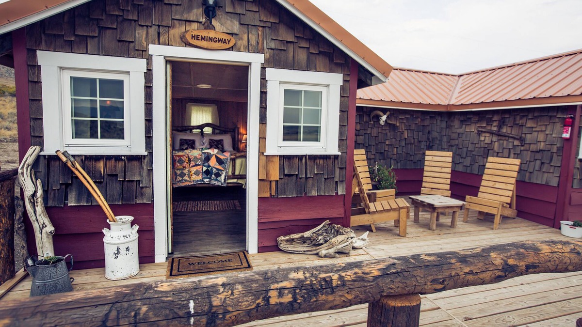 Cody Cabin | Hemingways cozy rustic cabin 5 min. from Cody