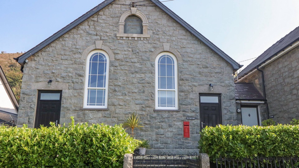 Gyrngoch House | HEN GAPEL SEION, pet friendly, character holiday cottage in Trefor