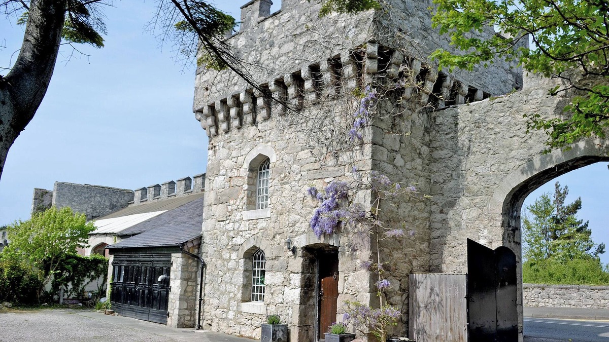 Rhyd-y-foel Cottage | Hen Wrych Hall Tower