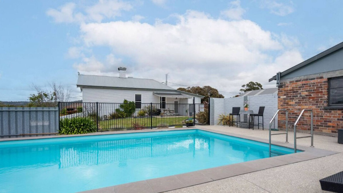 Gravelly Beach House | HENDERSONS in Gravelly Beach