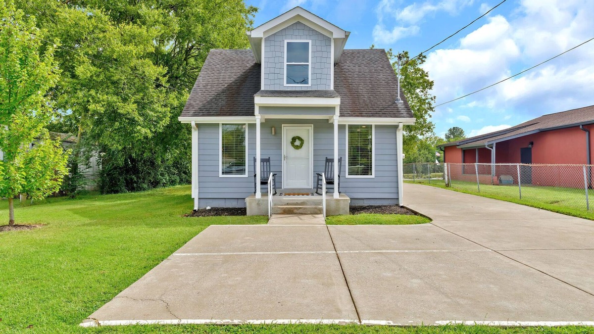 Hendersonville House | Hendersonville Cottage