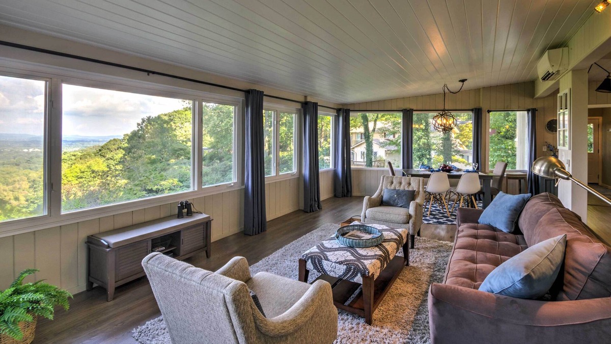 Laurel Park House | Hendersonville Home w/Views - 3 Mi to Downtown!