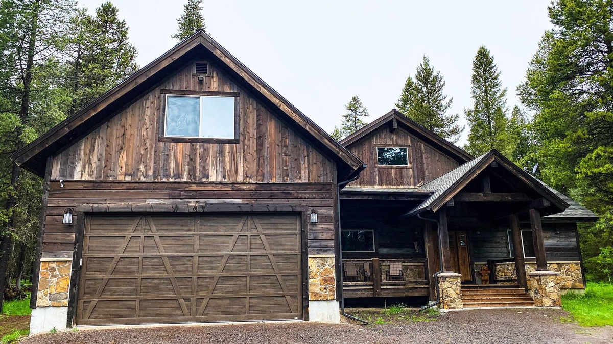Last Chance Cabin | Henry's Rustic Retreat - Walk to Henry's Outlet - 20 mins to West Yellowstone!