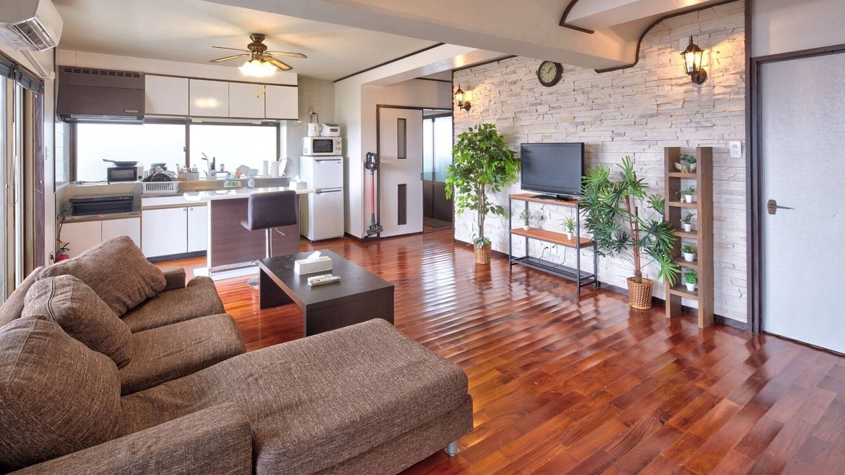 Uruma Apartment | Henza Island paradise just across the underwater/Uruma Okinawa