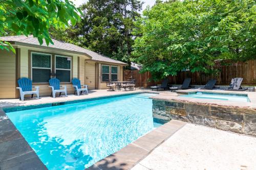 Cedar Crest House | Herdon Park Hideaway