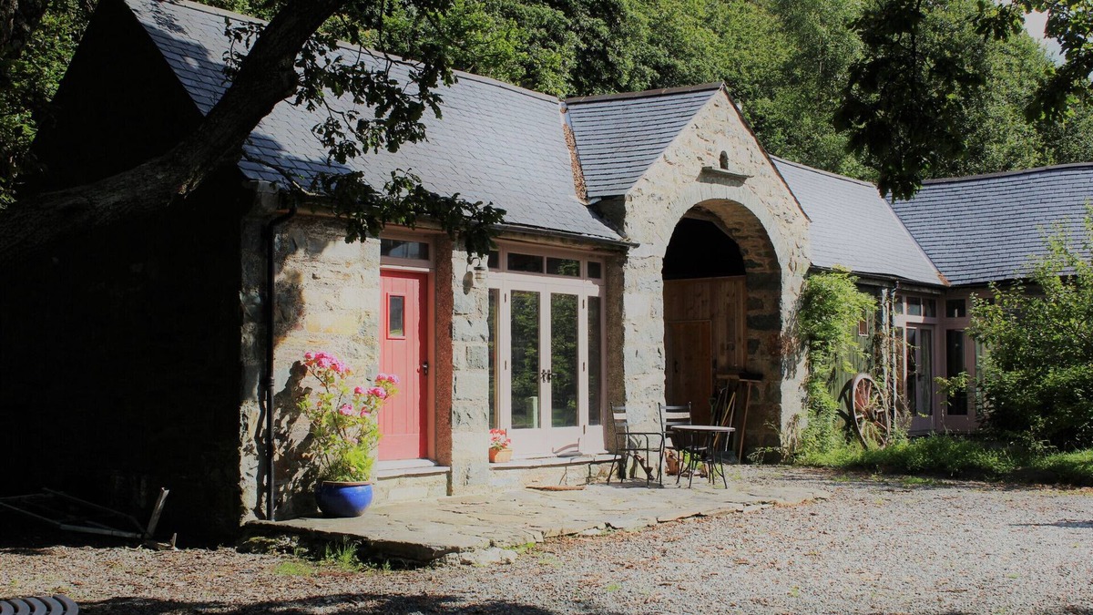 Caerdeon Apartment | Heritage Farm Studio Conversion besides Mawddach Estuary