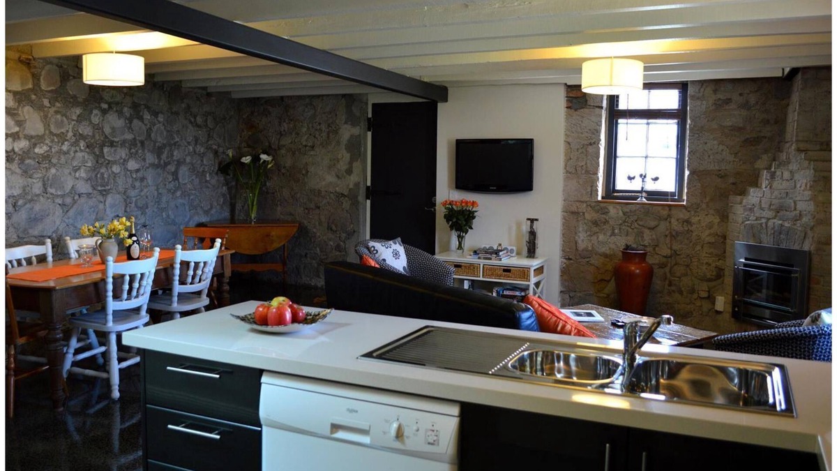 Battery Point Cottage | Heritage Garden Cottage