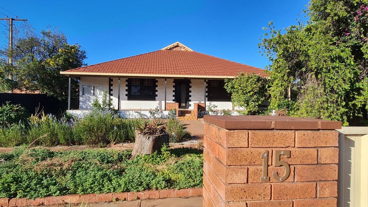 Whyalla House | Heritage Home in the middle of town and 4 mins to marina foreshore and beach.