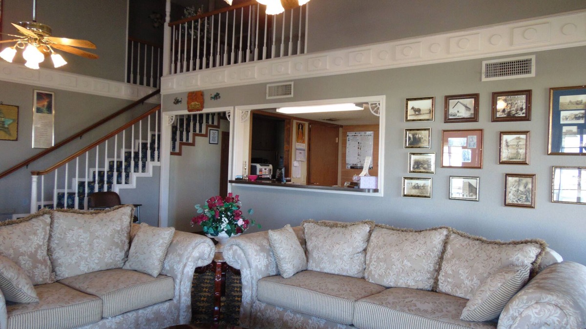 Lazbuddie Hotel | Heritage House Inn