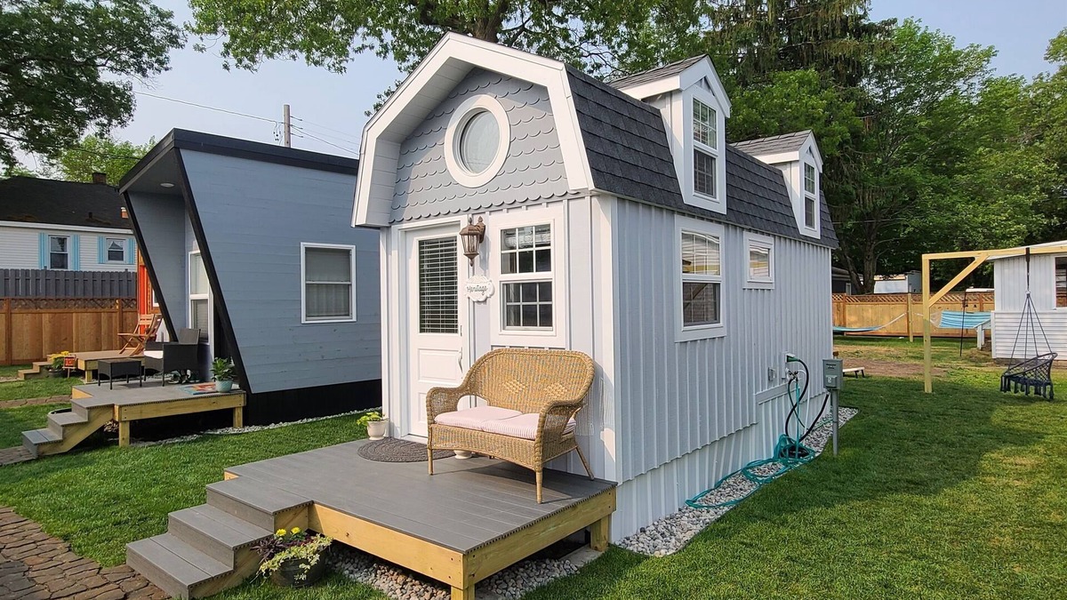 Lakeside Apartment | Heritage House - Tiny Digs Lakeshore