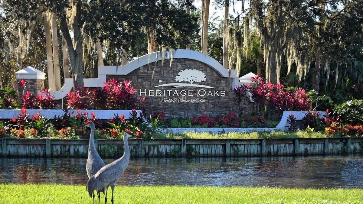 Sarasota Condo | Heritage Oaks Golf and Country Club FIRST FLOOR Condo.