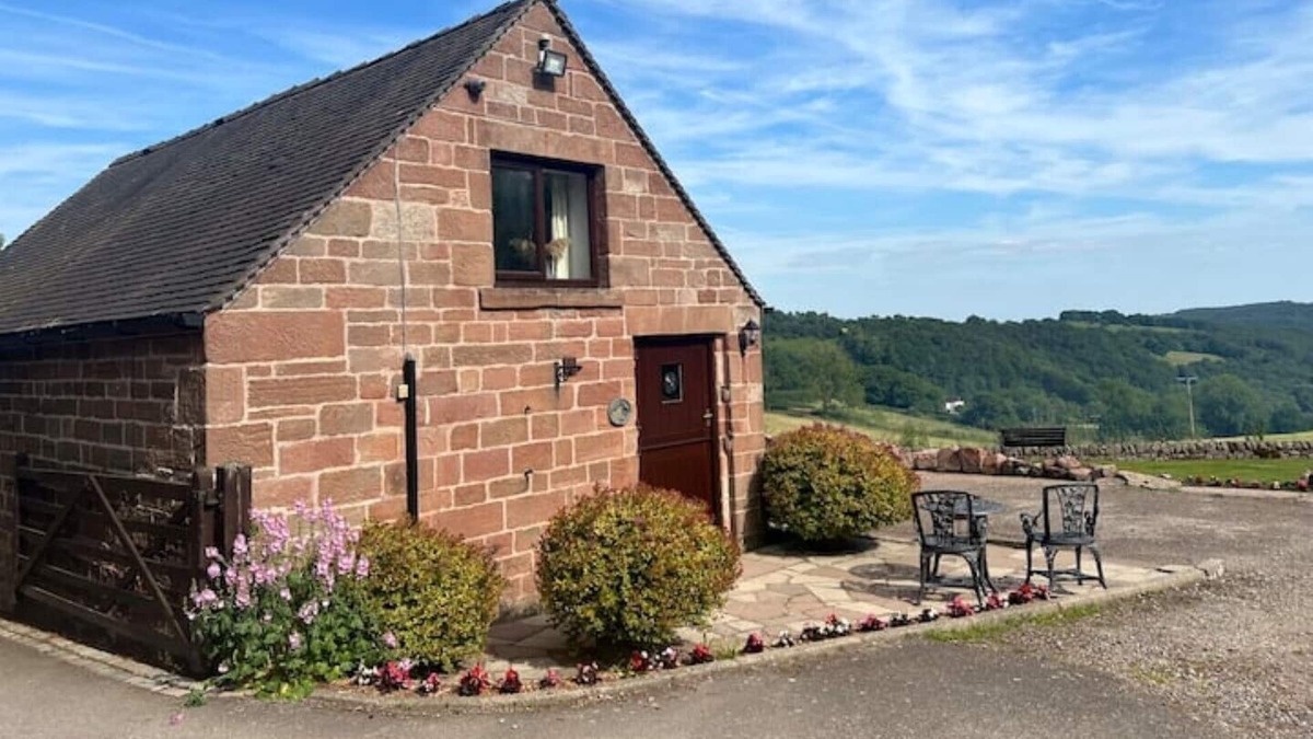 Froghall Cottage | Hermitage Lodge - Beautiful 2 bedroom country cottage with lovely views