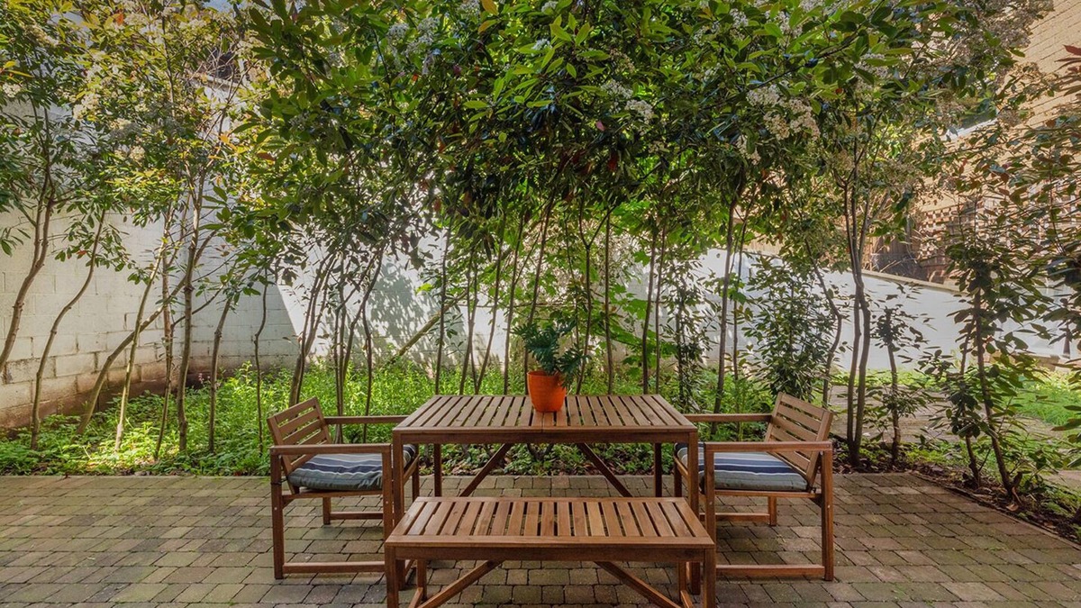 Harringay Apartment | Hermitage Road Apartment by MoreThanStays | Garden