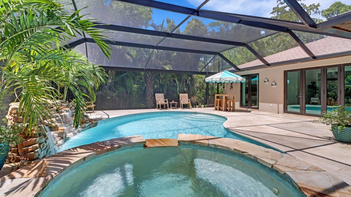 Naples House | Heron House at Logan Woods. Bright & spacious fully renovated home with pool!