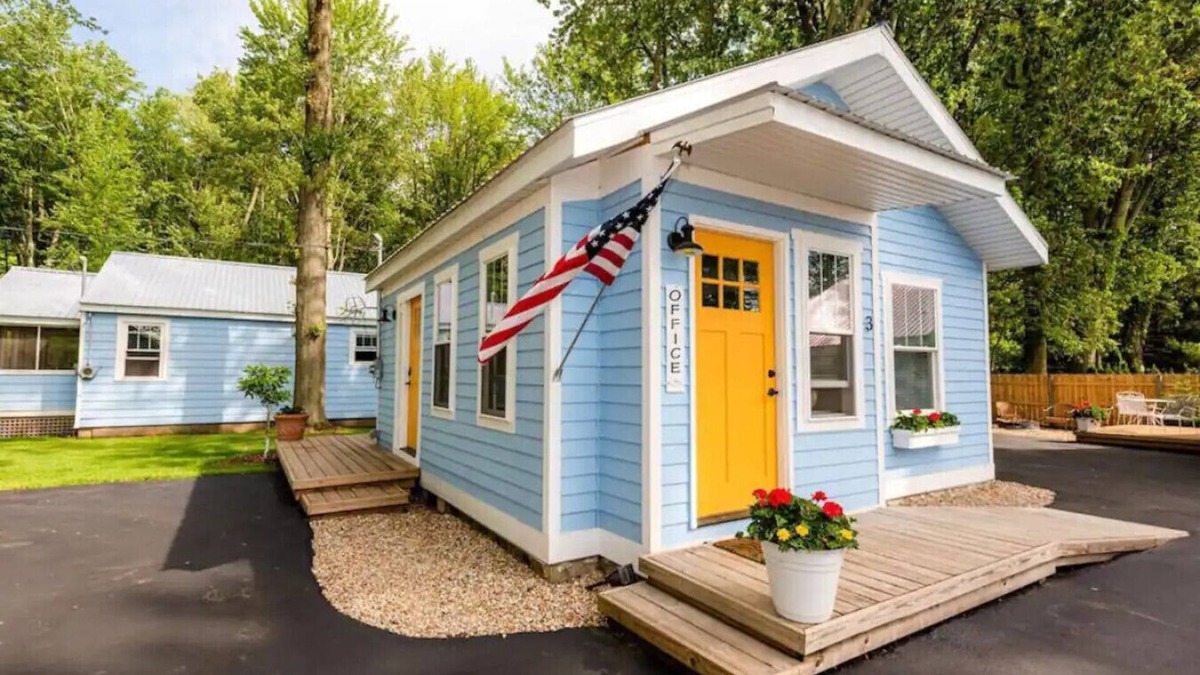 Paw Paw Lake House | Heron's Nest I Paw Paw Lake Cottages I Michigan #3