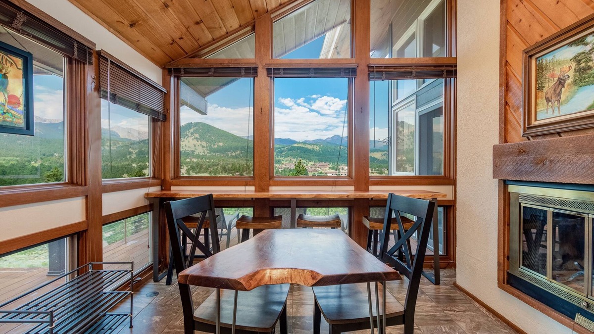 Windcliff Estates House | Herondale Luxury Vacation At Windcliff 3 Bedroom Home by RedAwning