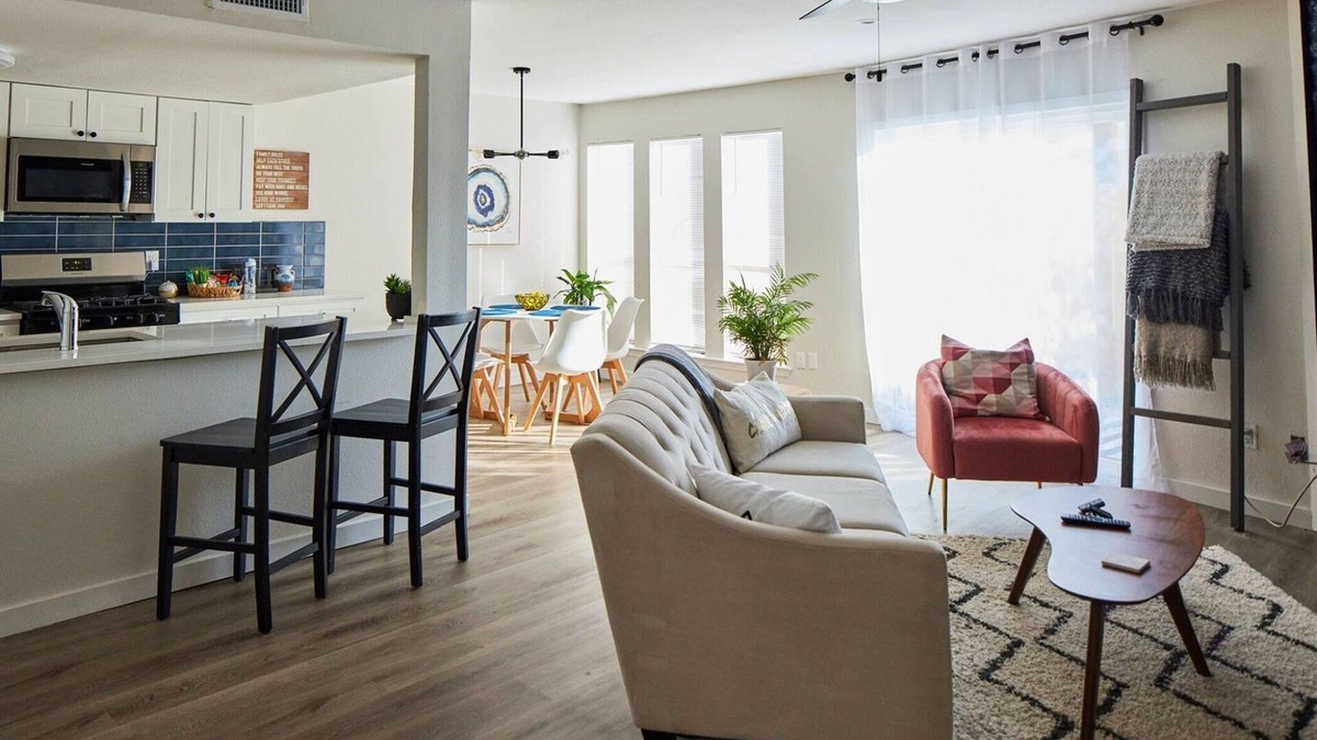 Barrington Oaks Hotel | Hestia: Modern Townhous Near Apple & Domain