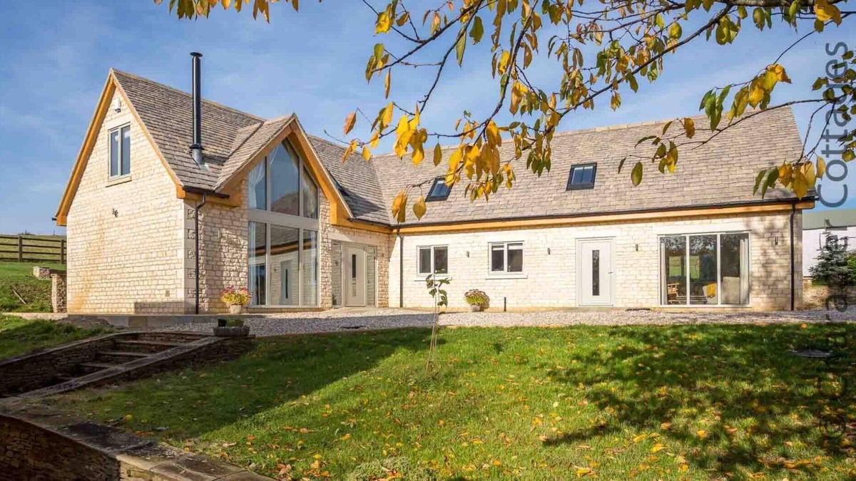 Bourton House | HETTY'S STABLES, family friendly, with open fire in Naunton