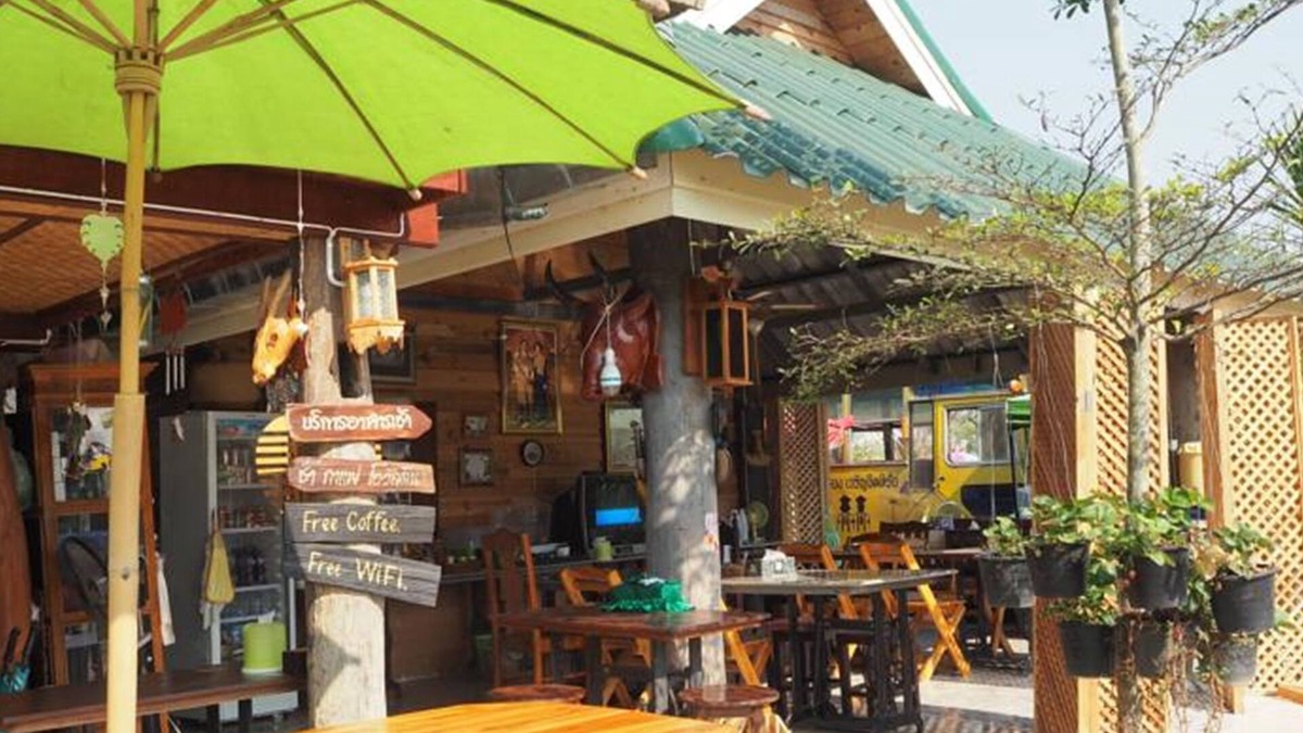 Chiang Rai Hotel | Heun Baan Rong Khun Resort