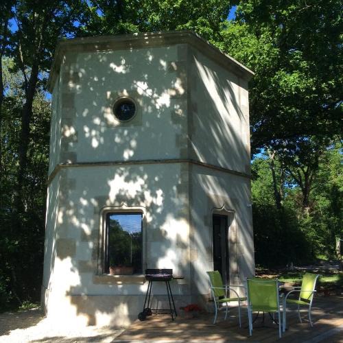 Semur-en-Auxois House | Hexagonal Tower for 2 with shared pool