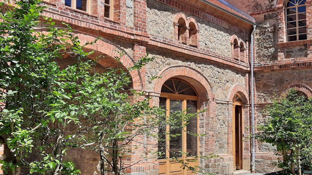 Buhlau Condo | HexenburgbeiDresden Maisonette über 2 Etagen mit 4 Schlafzimmern, Kamin, Terrasse und Faßsauna, Nähe Sächsische Schweiz