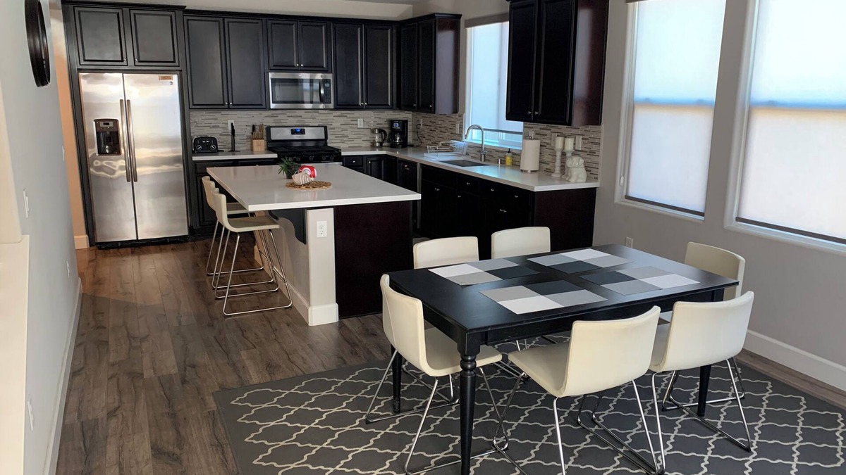Davis House | Hi-End Three Bedroom Spacious House, 2.5 Miles from UCD