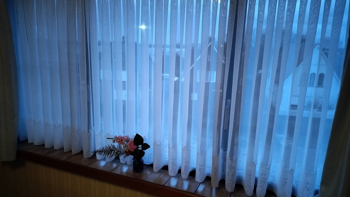 Vrasene House | Hi.nIt's family house with rooms , private room wifi shared kitchen,WC , douche.