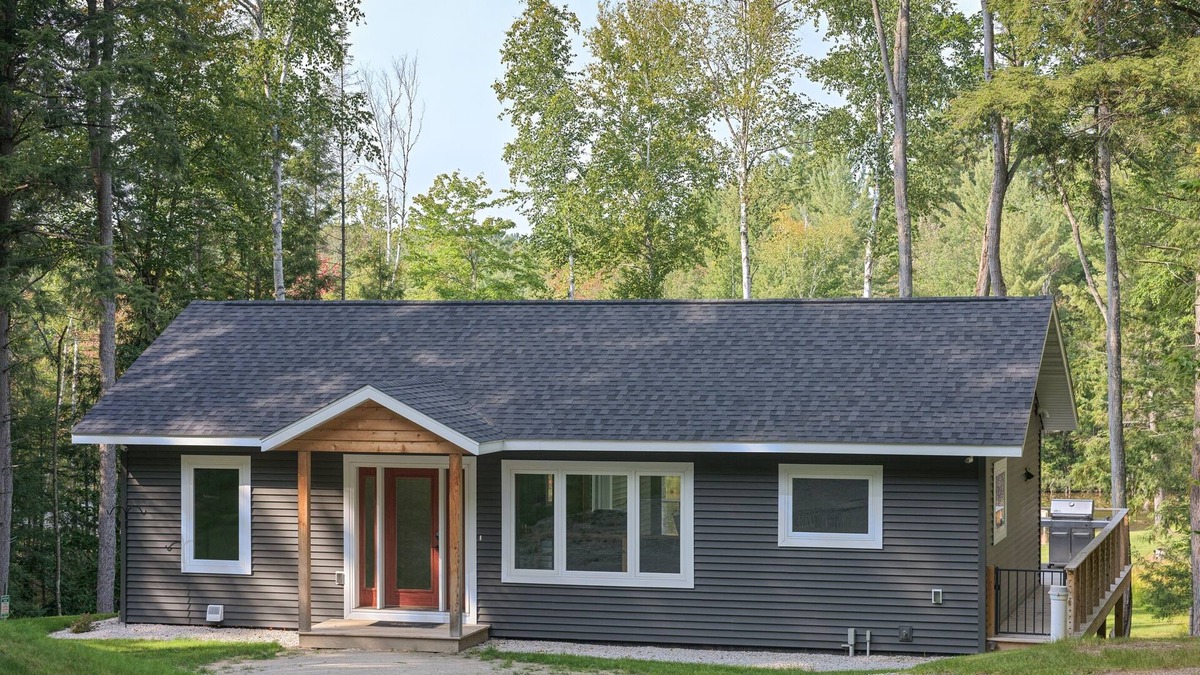 Wetmore House | Hiawatha Snowd Inn – Modern Lakefront Retreat | Dock Firepit A/C