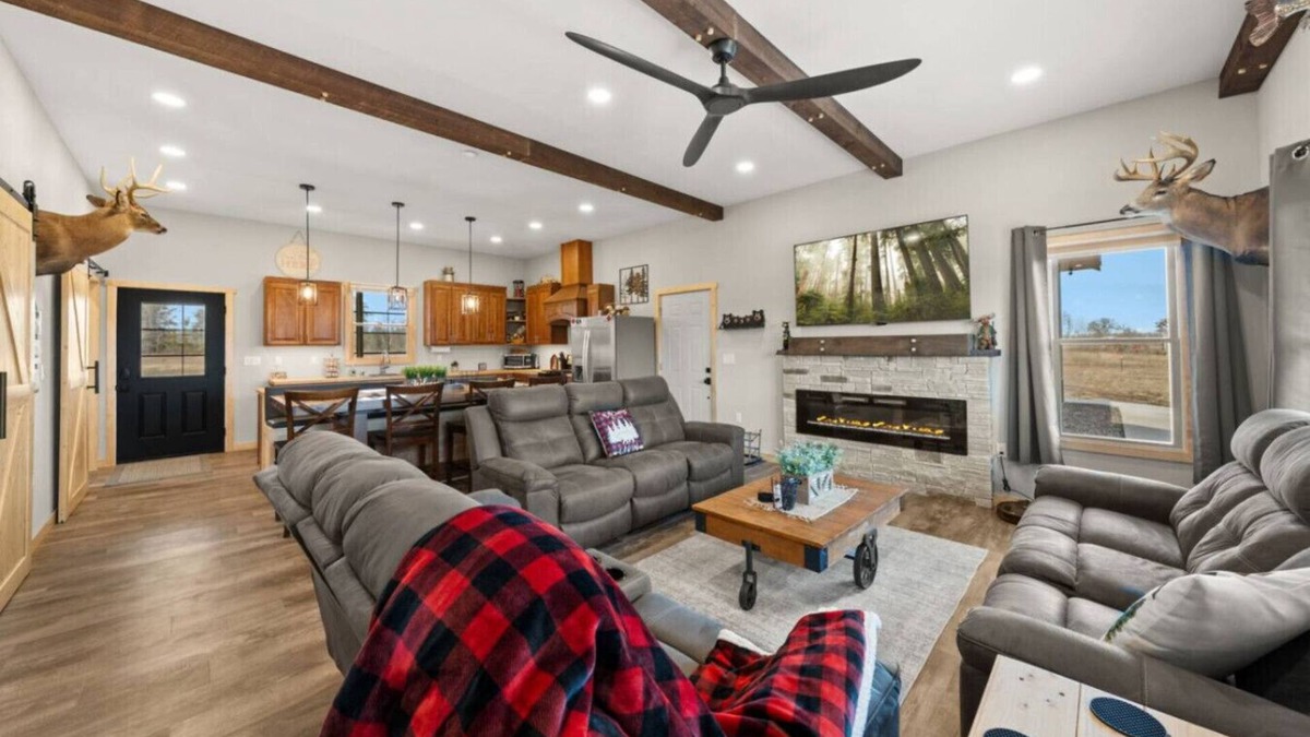 Markville House | Hibernation Station 6 BR on the Trails!