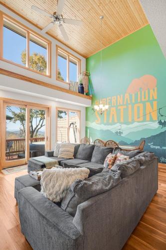 Wolf Laurel Apartment | Hibernation Station - MTN Views near Asheville!