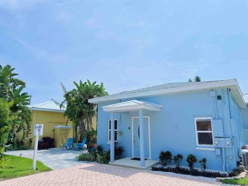 Boardwalk House | Hidden Beach Bungalow