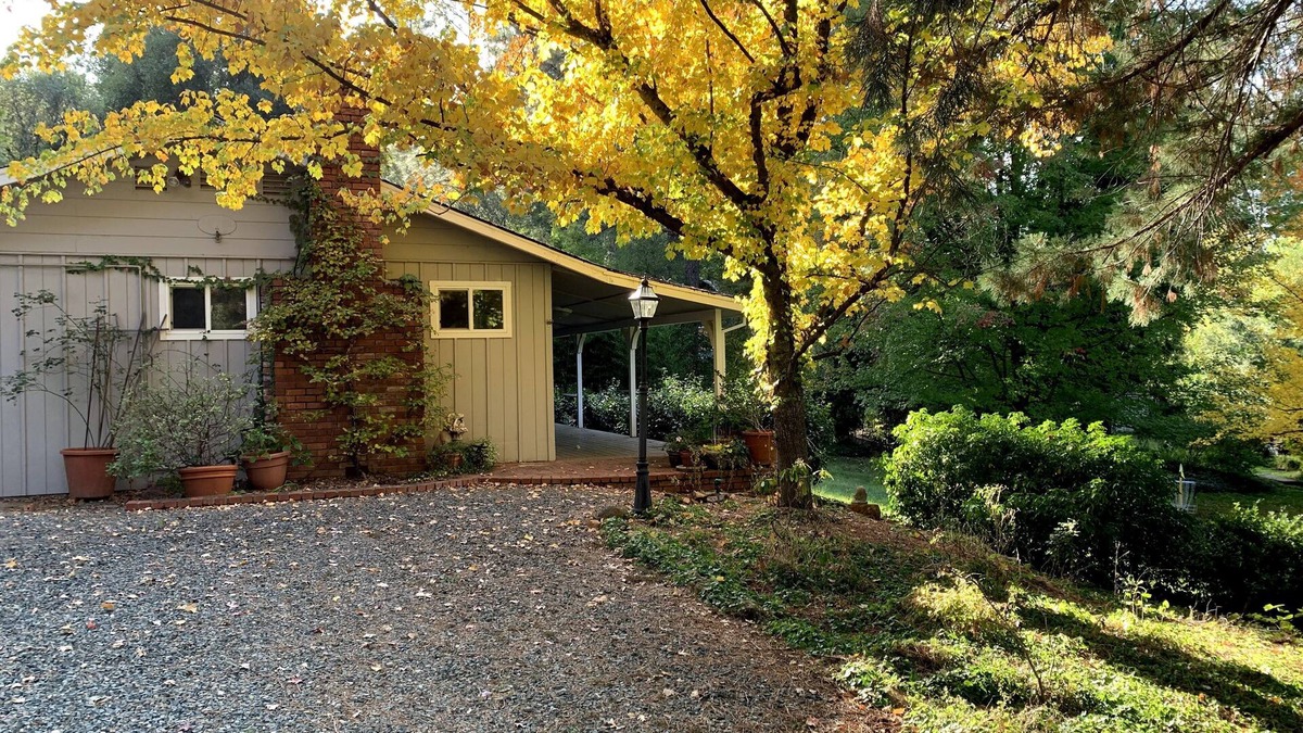 Grass Valley House | Hidden Country Gem with Pond | Free Early In & Late Out | Pet Friendly!