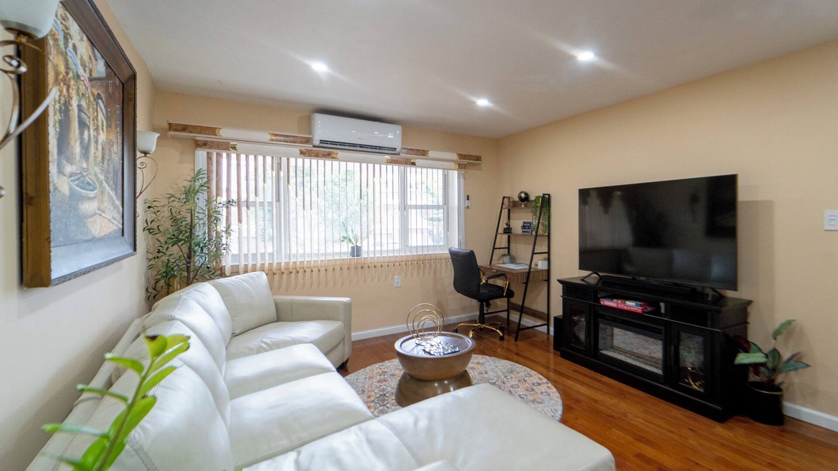 Canarsie Apartment | Hidden Delight . nCharming 2-bedroom apartment close to JFK AIRPORT