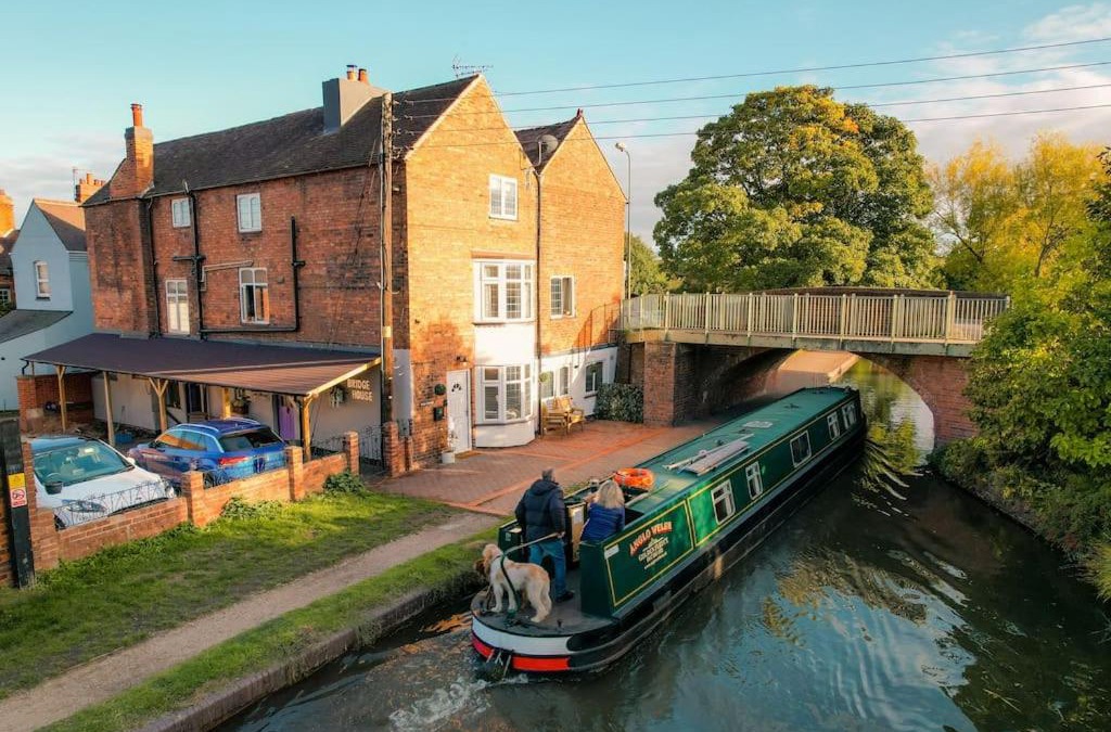 Hopwas House | Hidden Gem Canal Facing Retreat with lovely walks