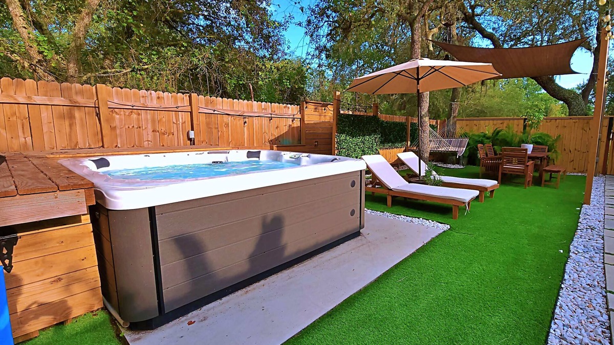 Lake Wales House | Hidden Gem - Hot Tub/ Fire Pit/ Hammock/ Grill Area