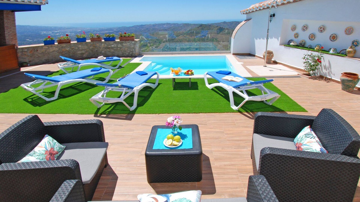 Comares House | HIDDEN GEM IN ANDALUSIAN VILLAGE-POOL WITH SUPERVIEW-AMAZING HOLIDAY EXPERIENCE