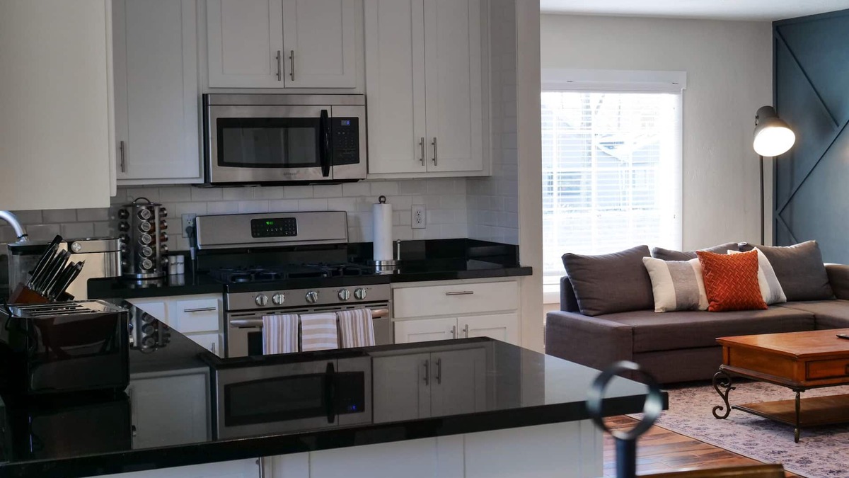 East Millcreek House | Hidden gem in Millcreek With Patio & Outdoor Fireplace