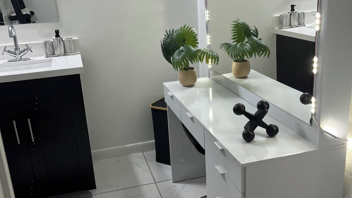 Pahokee Apartment | Hidden Gem located in Pahokee, FL