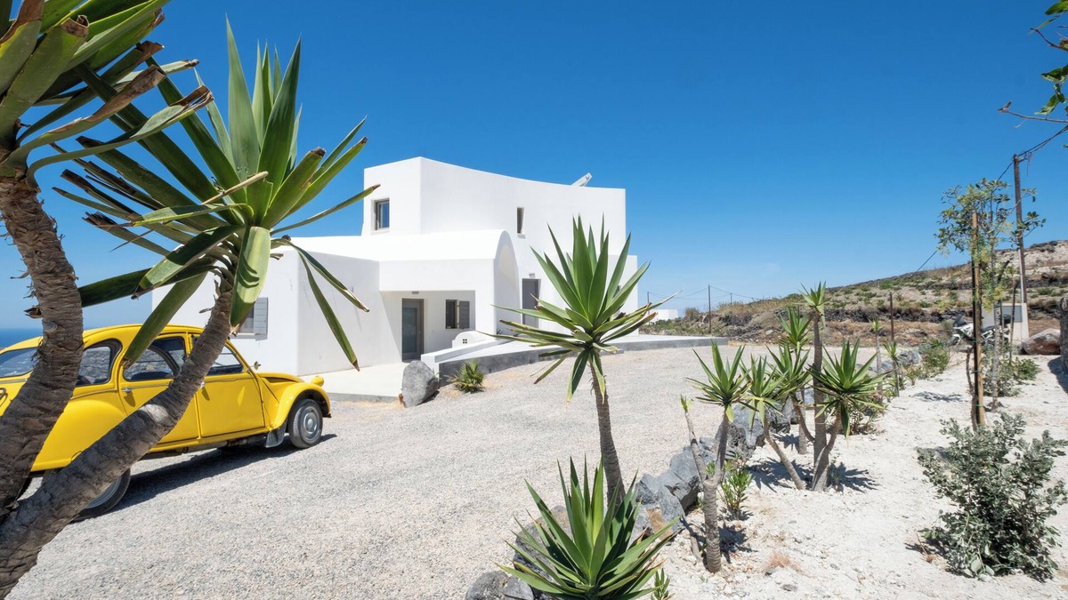 Vothon House | Hidden Gem of Santorini. A Cozy, Charming, Off-the-Beaten-Path Villa