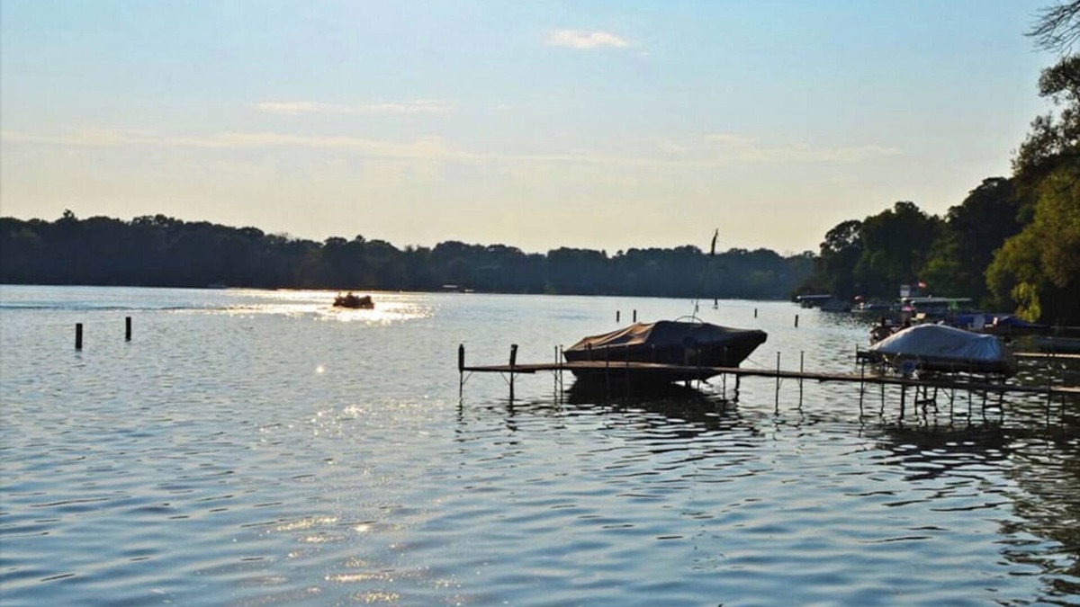 Bassett House | Hidden Gem on the Lake Near Popular Attractions