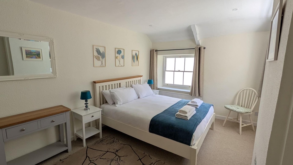 Keynsham House | Hidden Gem on the Outskirts of Bristol