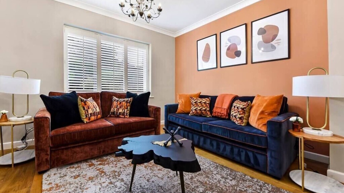 Knaphill Apartment | Hidden Gem with Private Lake Access