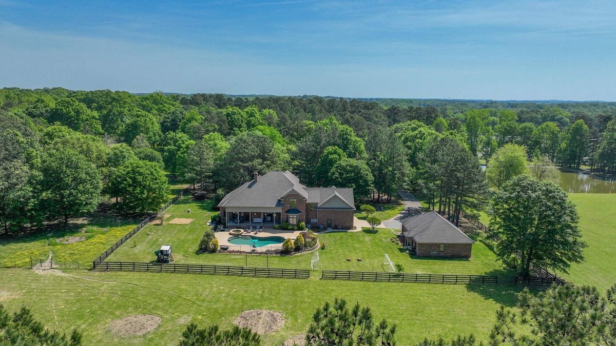 Stanfield House | Hidden Haven on 9 acre, pond, barn and more, sleeps 20