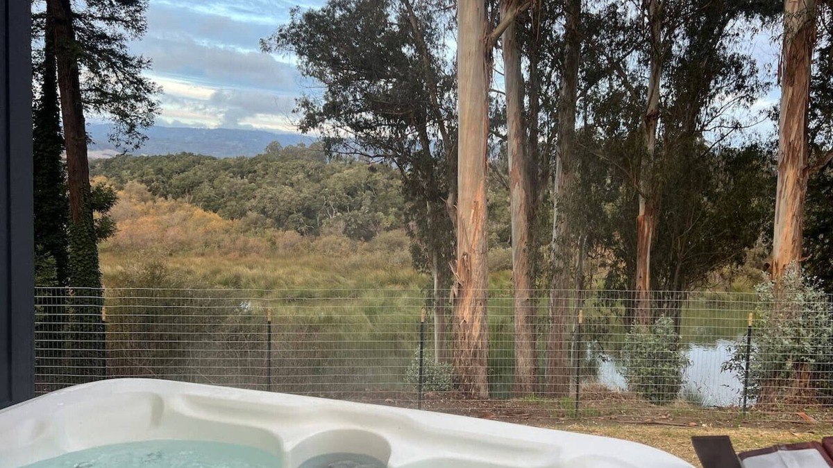 Amesti House | Hidden Lake Cottage With Hot Tub & Views! 20 Mins to Beach