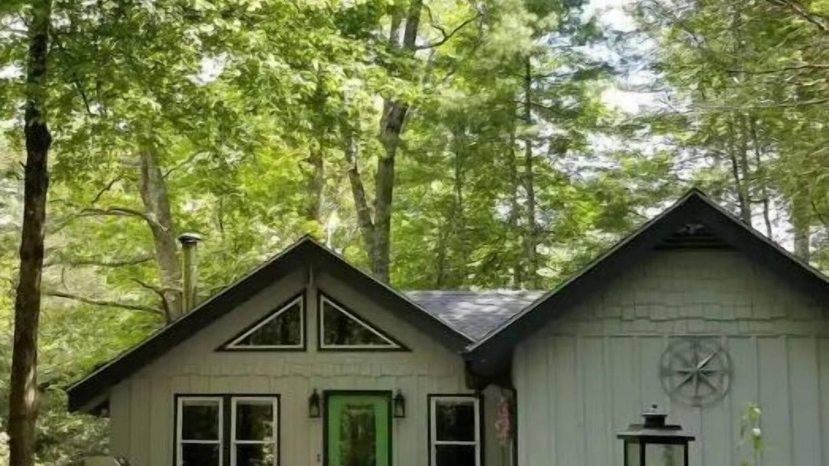 Newland Cottage | Hidden Nest in Linville Landharbor. Only minutes from Grandfather Mountains