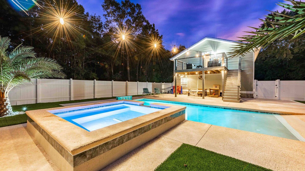 Townsend House | Hidden Oasis!