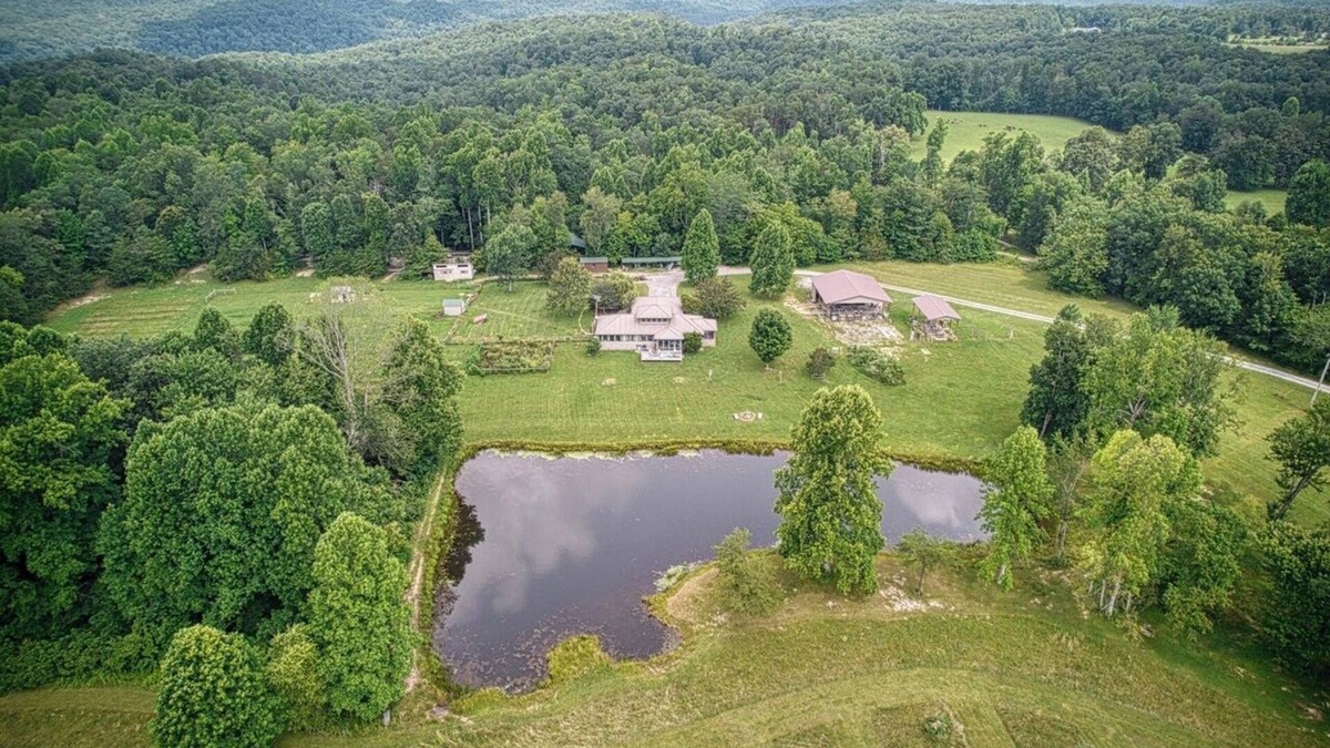 Wilder RV Rental | Hidden Paradise Farms – 4 Cabins & RV Sleeps 19 Perfect for Large Groups