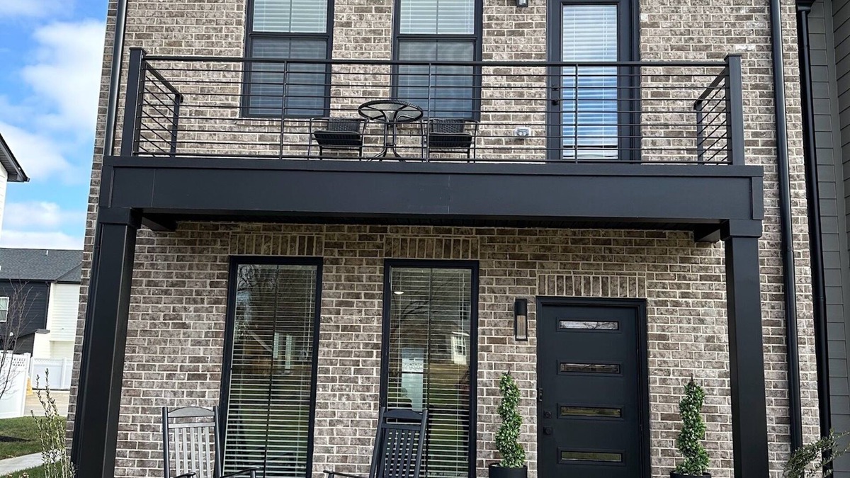Murfreesboro House | Hidden Retreat Luxury Townhome - 3 Bd/2.5Ba 1 Mi to I24, 5 Mi to Shopping & MTSU